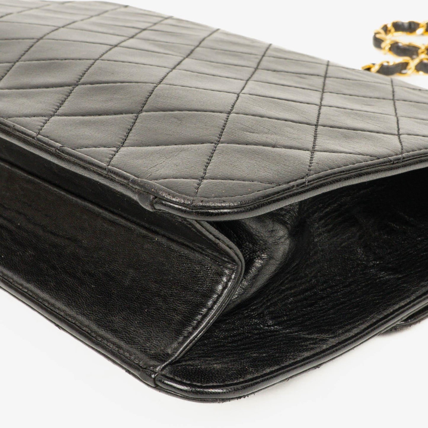 Chanel Medium Single Flap Bag aus schwarzem gestepptem Lammleder mit goldfarbenen Beschlägen
