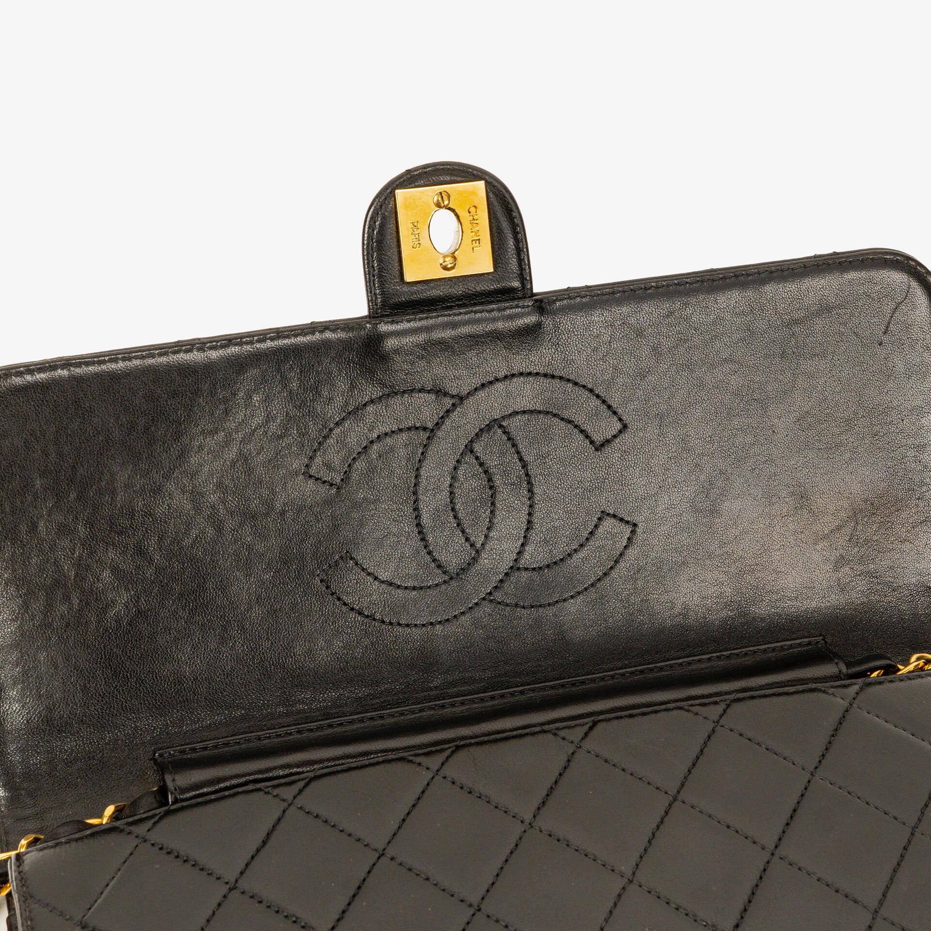 Chanel Medium Single Flap Bag aus schwarzem gestepptem Lammleder mit goldfarbenen Beschlägen