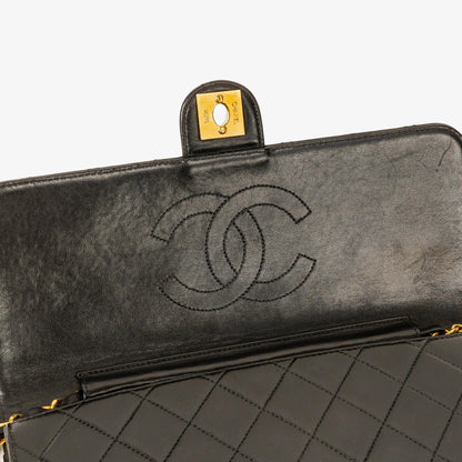 Chanel Medium Single Flap Bag aus schwarzem gestepptem Lammleder mit goldfarbenen Beschlägen