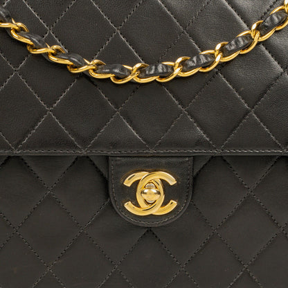 Chanel Medium Single Flap Bag aus schwarzem gestepptem Lammleder mit goldfarbenen Beschlägen