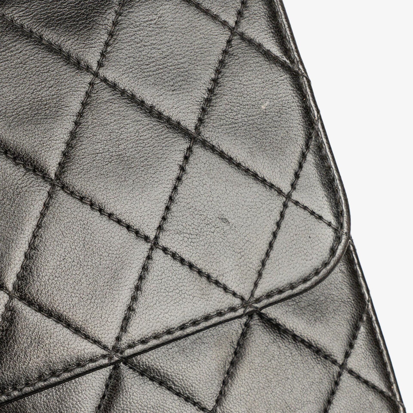 Chanel Medium Single Flap Bag aus schwarzem gestepptem Lammleder mit goldfarbenen Beschlägen