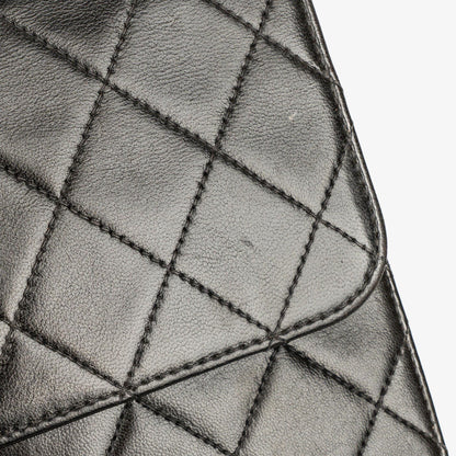 Chanel Medium Single Flap Bag aus schwarzem gestepptem Lammleder mit goldfarbenen Beschlägen