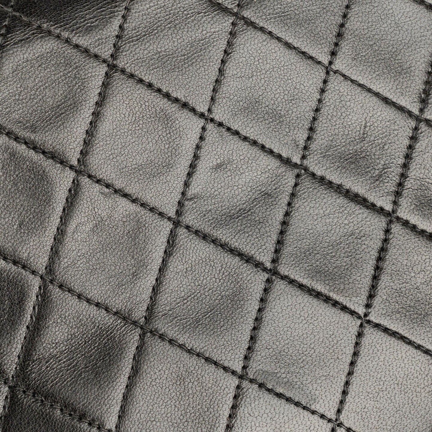 Chanel Medium Single Flap Bag aus schwarzem gestepptem Lammleder mit goldfarbenen Beschlägen