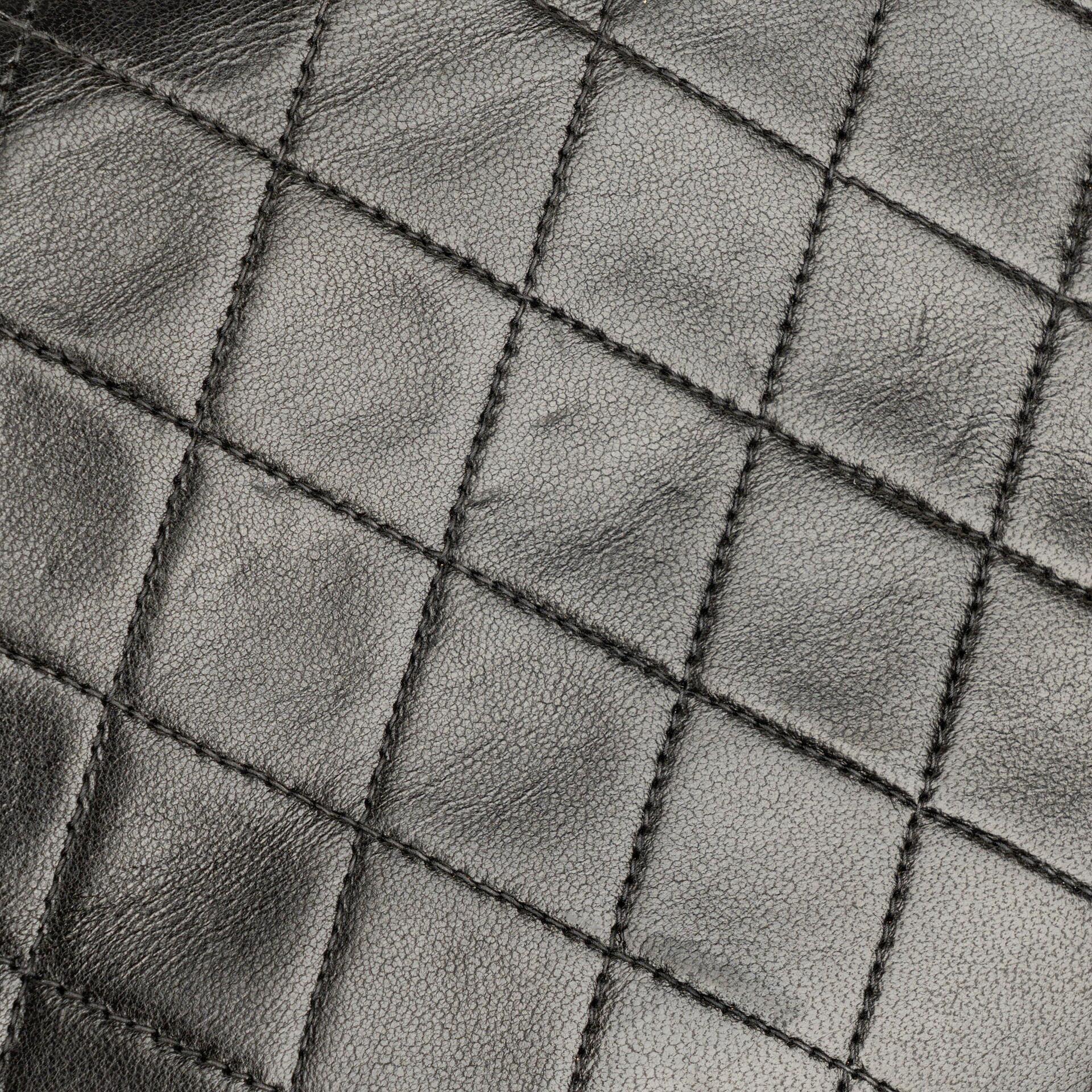 Chanel Medium Single Flap Bag aus schwarzem gestepptem Lammleder mit goldfarbenen Beschlägen