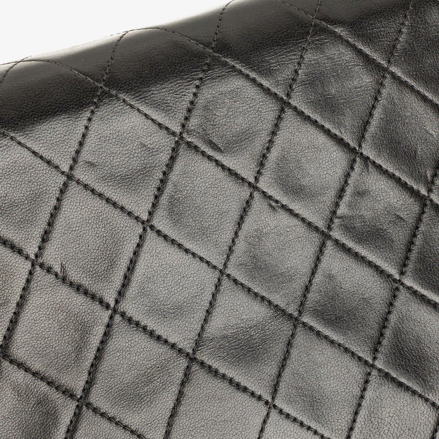 Chanel Medium Single Flap Bag aus schwarzem gestepptem Lammleder mit goldfarbenen Beschlägen