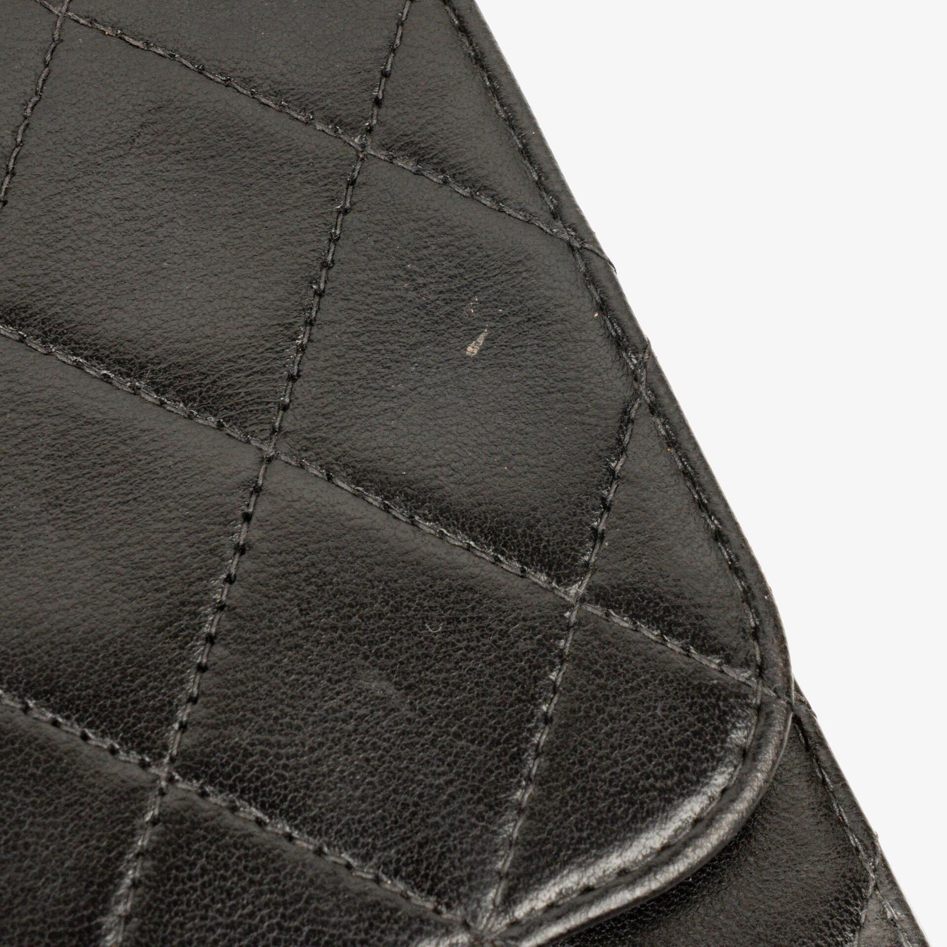 Chanel Medium Single Flap Bag aus schwarzem gestepptem Lammleder mit goldfarbenen Beschlägen