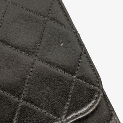 Chanel Medium Single Flap Bag aus schwarzem gestepptem Lammleder mit goldfarbenen Beschlägen
