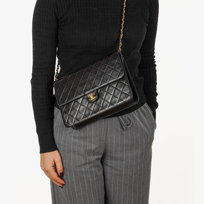 Chanel Medium Single Flap Bag aus schwarzem gestepptem Lammleder mit goldfarbenen Beschlägen