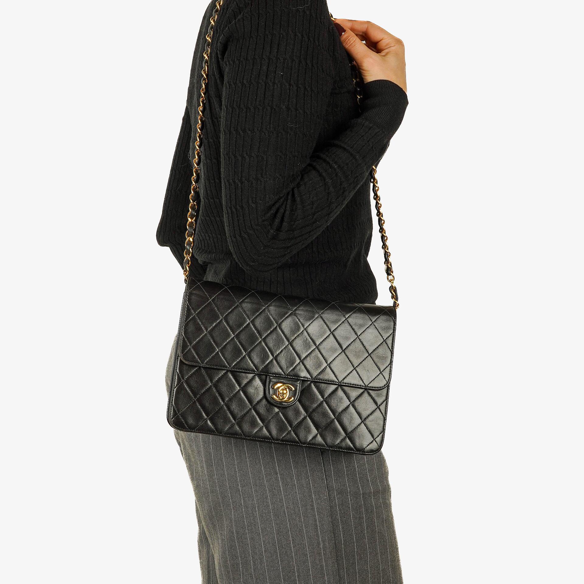 Chanel Medium Single Flap Bag aus schwarzem gestepptem Lammleder mit goldfarbenen Beschlägen