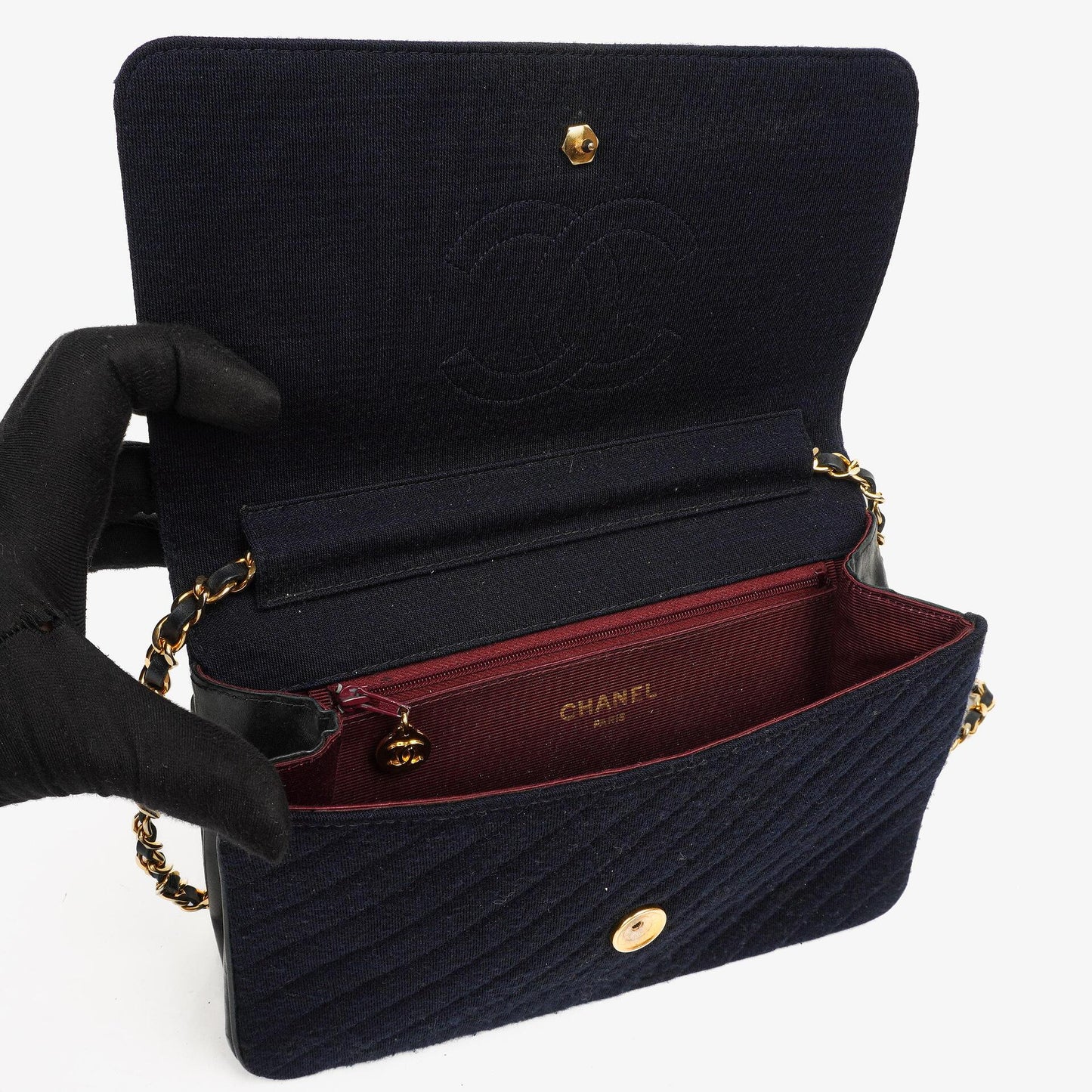 Chanel Mittlere Einzelklappen Tasche aus marineblauem diagonal gestepptem Jersey und Leder mit 24K vergoldeten Beschlägen