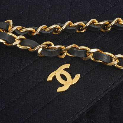 Chanel Mittlere Einzelklappen Tasche aus marineblauem diagonal gestepptem Jersey und Leder mit 24K vergoldeten Beschlägen
