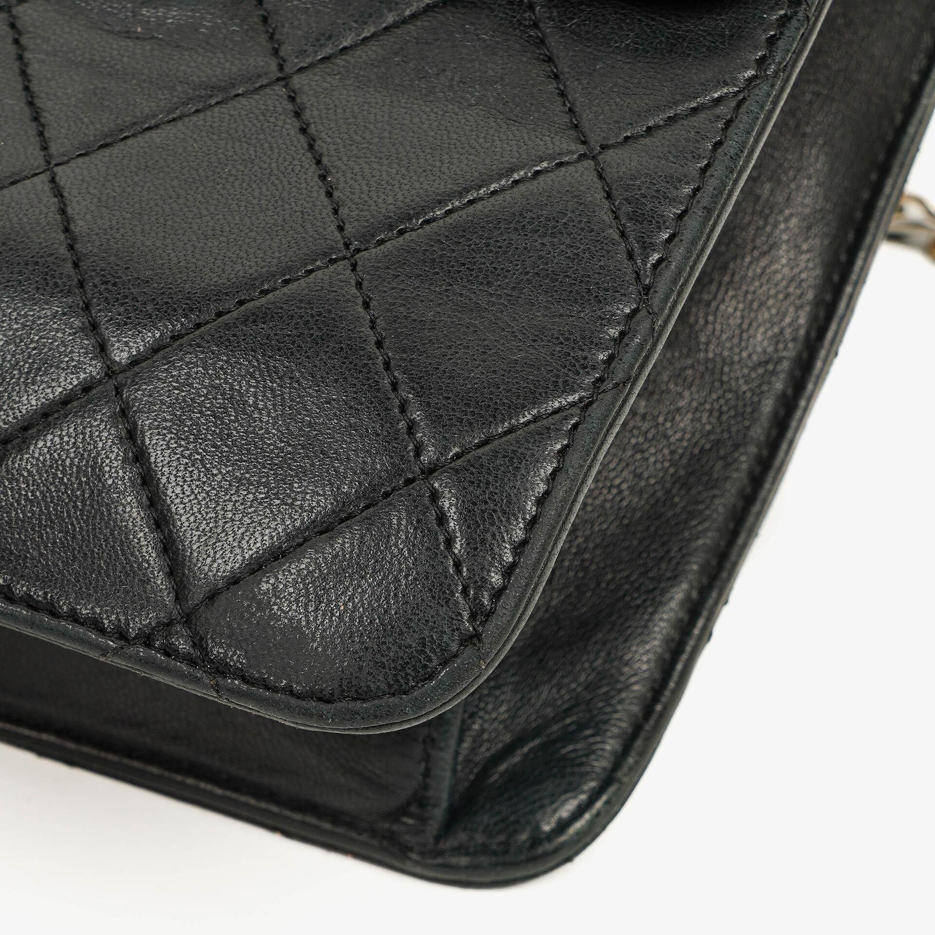 Chanel Medium Classic Single Flap Bag aus schwarzem gestepptem Lammleder mit 24K vergoldeter Hardware