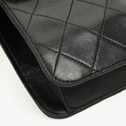 Chanel Medium Classic Single Flap Bag aus schwarzem gestepptem Lammleder mit 24K vergoldeter Hardware