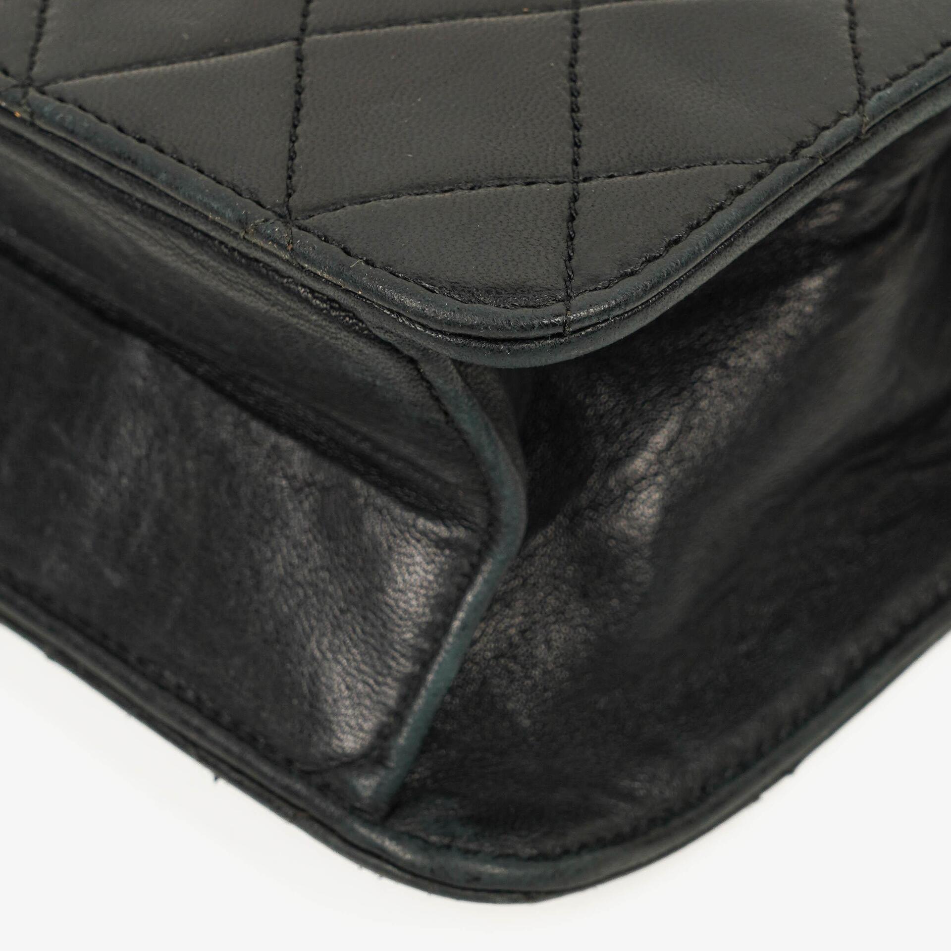 Chanel Medium Classic Single Flap Bag aus schwarzem gestepptem Lammleder mit 24K vergoldeter Hardware