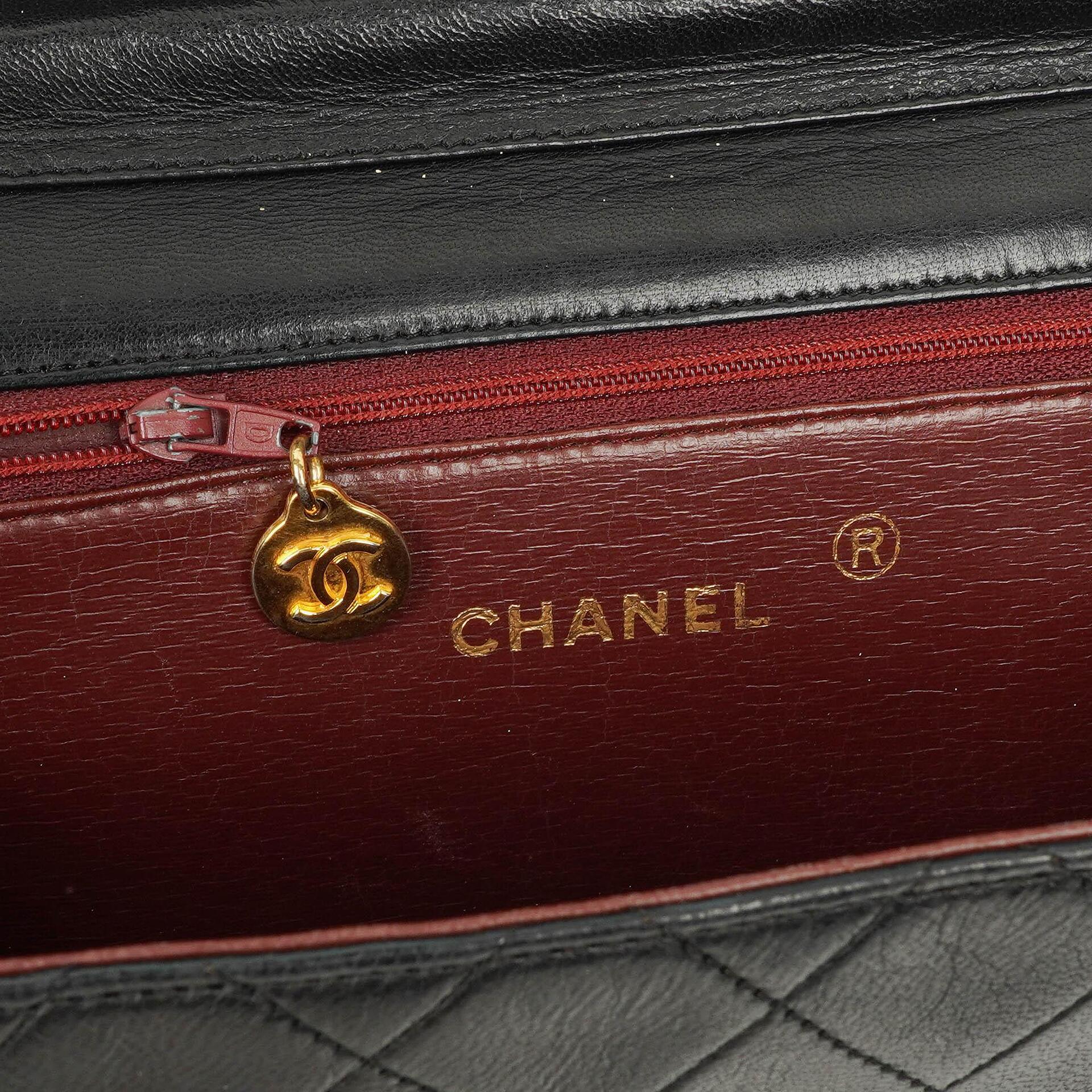 Chanel Medium Classic Single Flap Bag aus schwarzem gestepptem Lammleder mit 24K vergoldeter Hardware