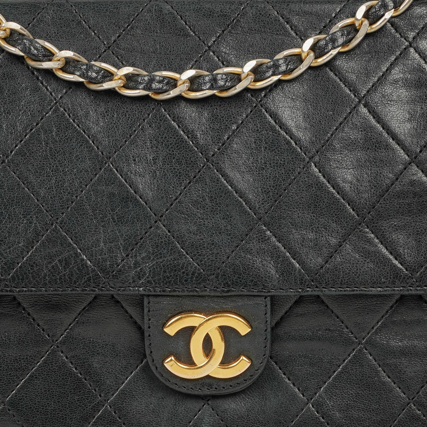 Chanel Medium Classic Single Flap Bag aus schwarzem gestepptem Lammleder mit 24K vergoldeter Hardware
