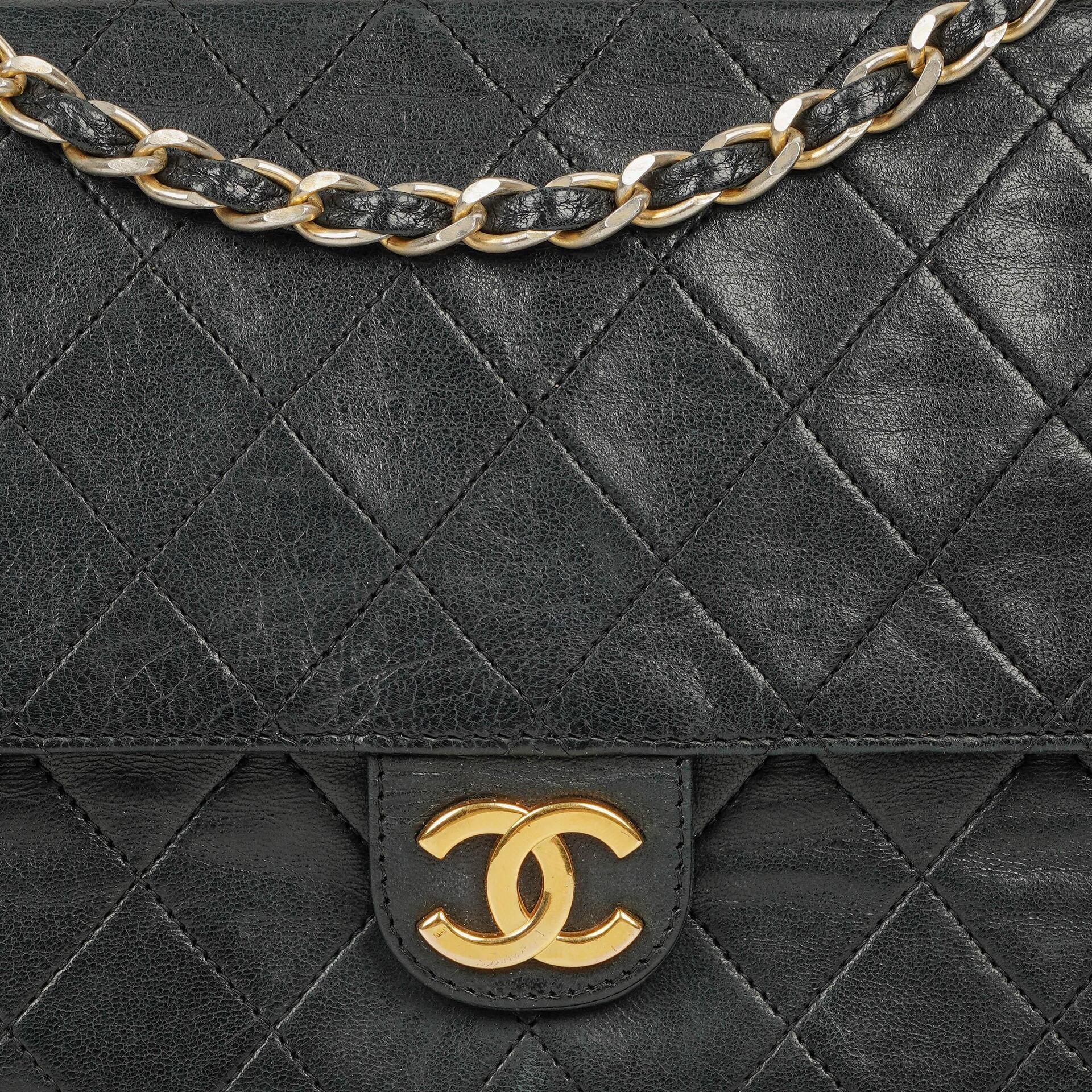 Chanel Medium Classic Single Flap Bag aus schwarzem gestepptem Lammleder mit 24K vergoldeter Hardware