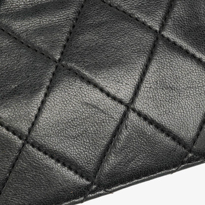Chanel Medium Classic Single Flap Bag aus schwarzem gestepptem Lammleder mit 24K vergoldeter Hardware