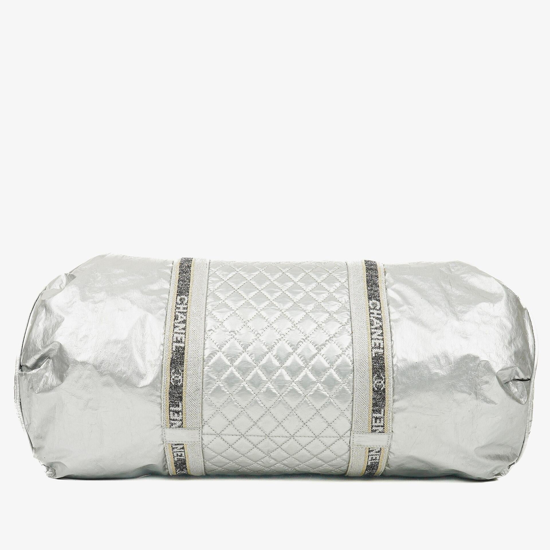 Chanel Boston Bag aus metallischem gestepptem Nylon