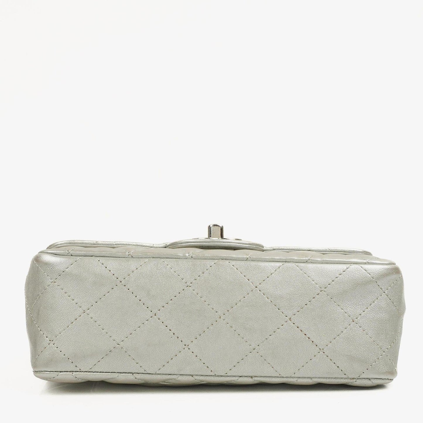 Chanel Mini Rectangular Single Flap Tasche aus metallisch silbernem gestepptem Lammleder mit silberfarbener Hardware