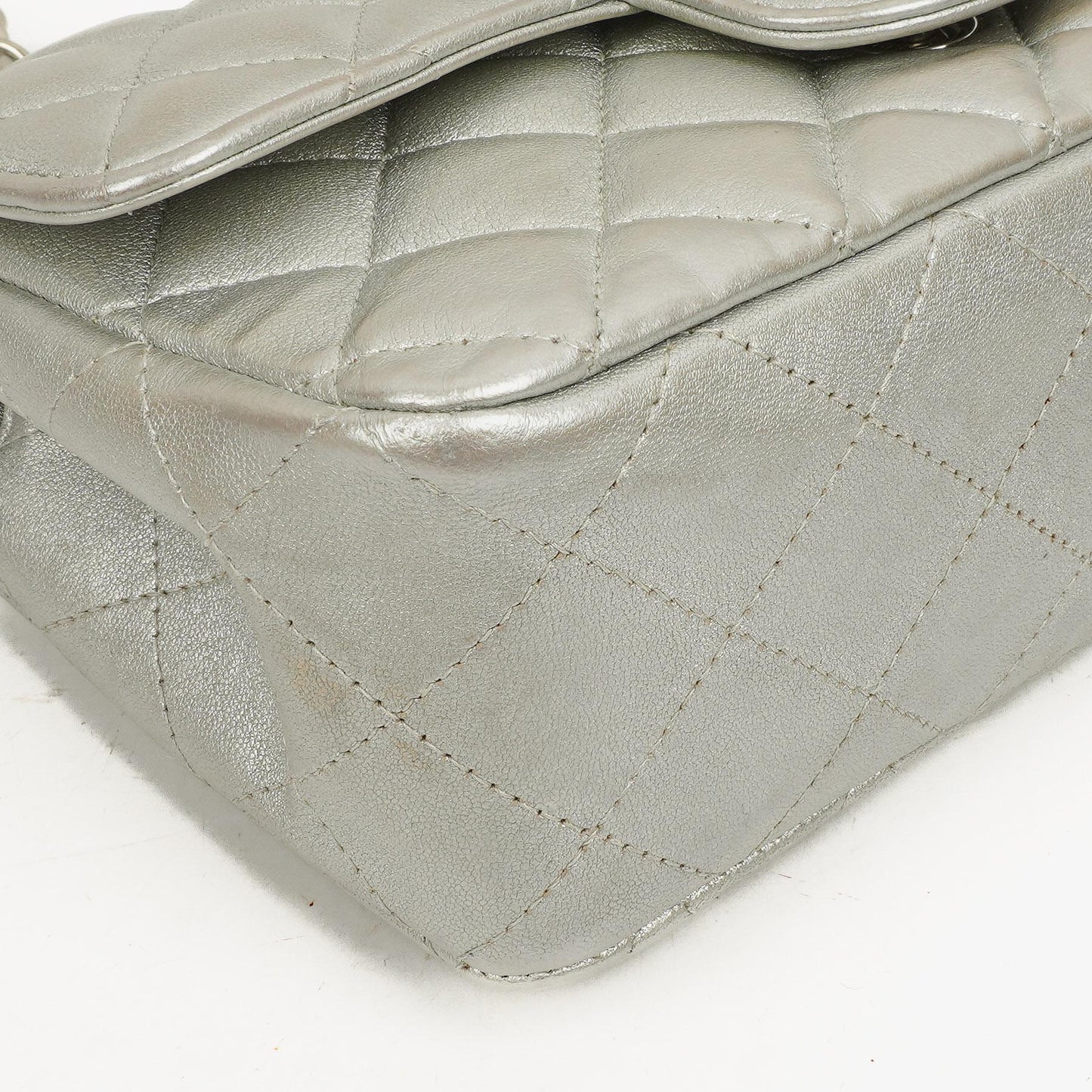 Chanel Mini Rectangular Single Flap Tasche aus metallisch silbernem gestepptem Lammleder mit silberfarbener Hardware
