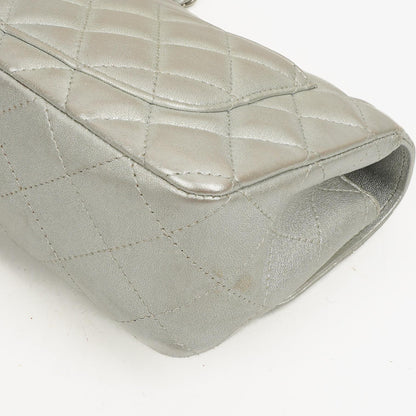 Chanel Mini Rectangular Single Flap Tasche aus metallisch silbernem gestepptem Lammleder mit silberfarbener Hardware