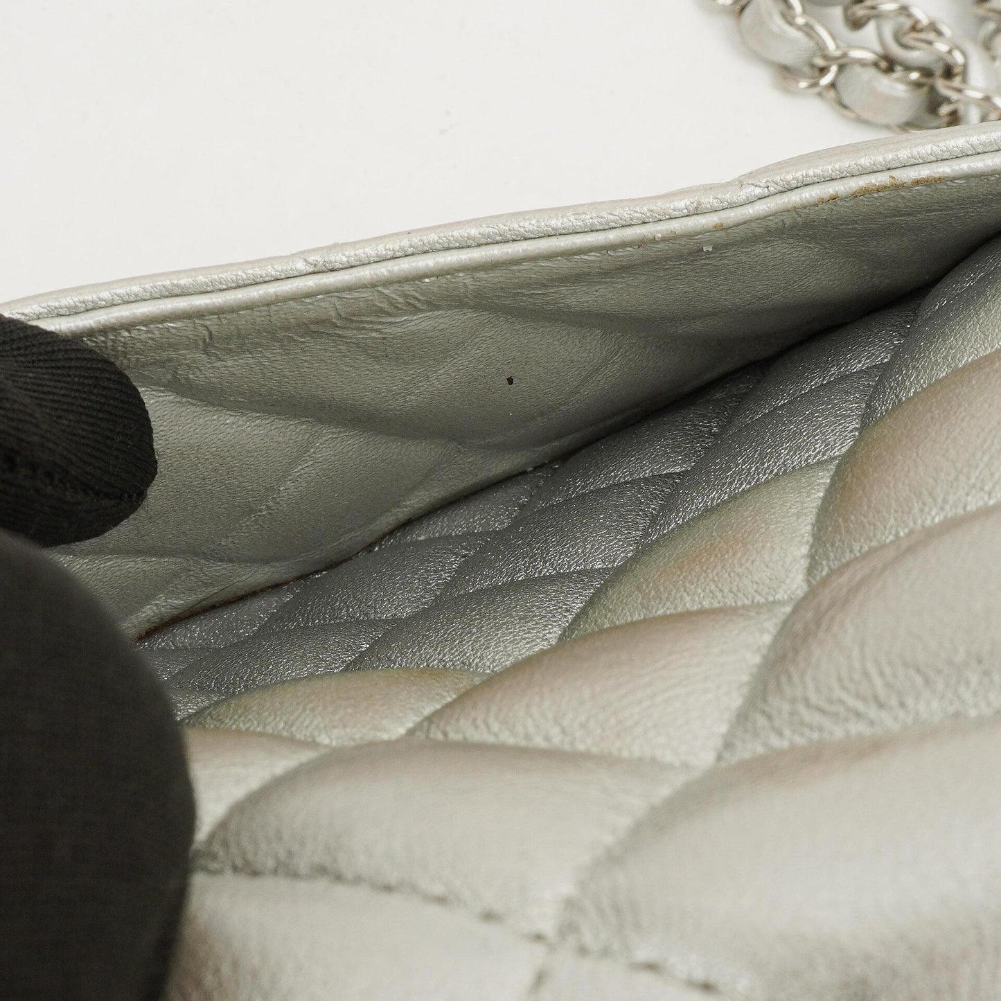 Chanel Mini Rectangular Single Flap Tasche aus metallisch silbernem gestepptem Lammleder mit silberfarbener Hardware