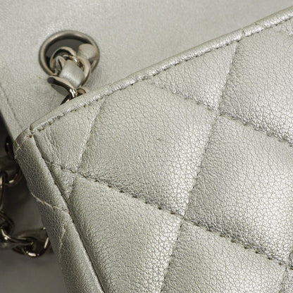 Chanel Mini Rectangular Single Flap Tasche aus metallisch silbernem gestepptem Lammleder mit silberfarbener Hardware