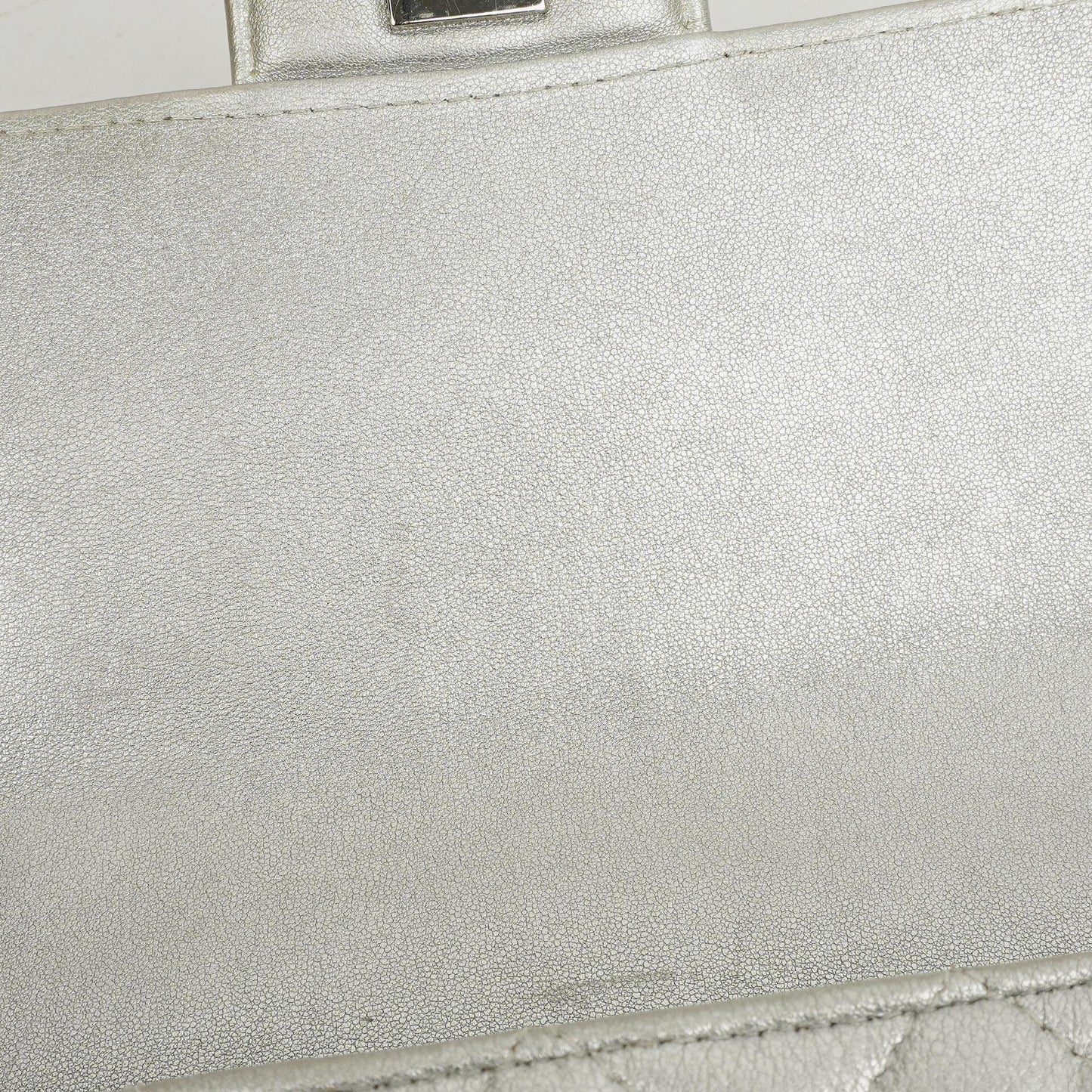 Chanel Mini Rectangular Single Flap Tasche aus metallisch silbernem gestepptem Lammleder mit silberfarbener Hardware