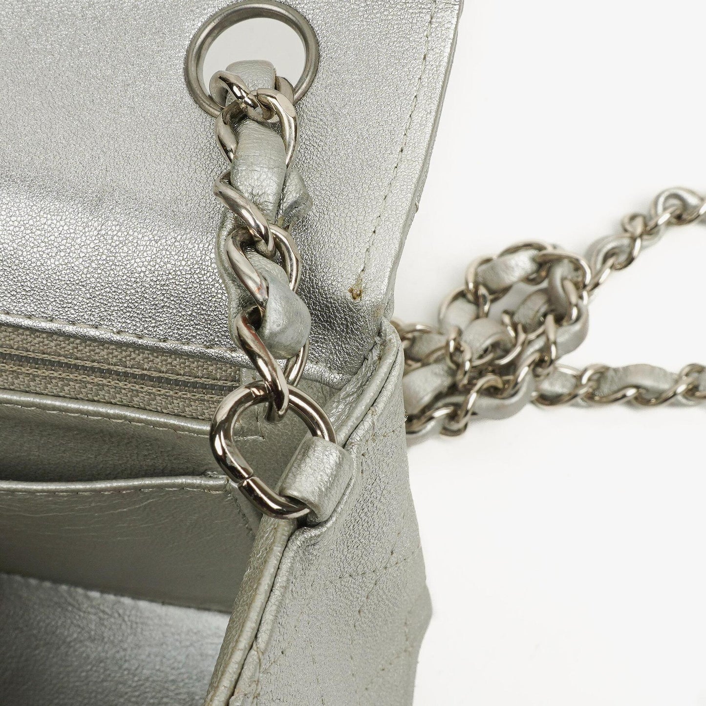 Chanel Mini Rectangular Single Flap Tasche aus metallisch silbernem gestepptem Lammleder mit silberfarbener Hardware