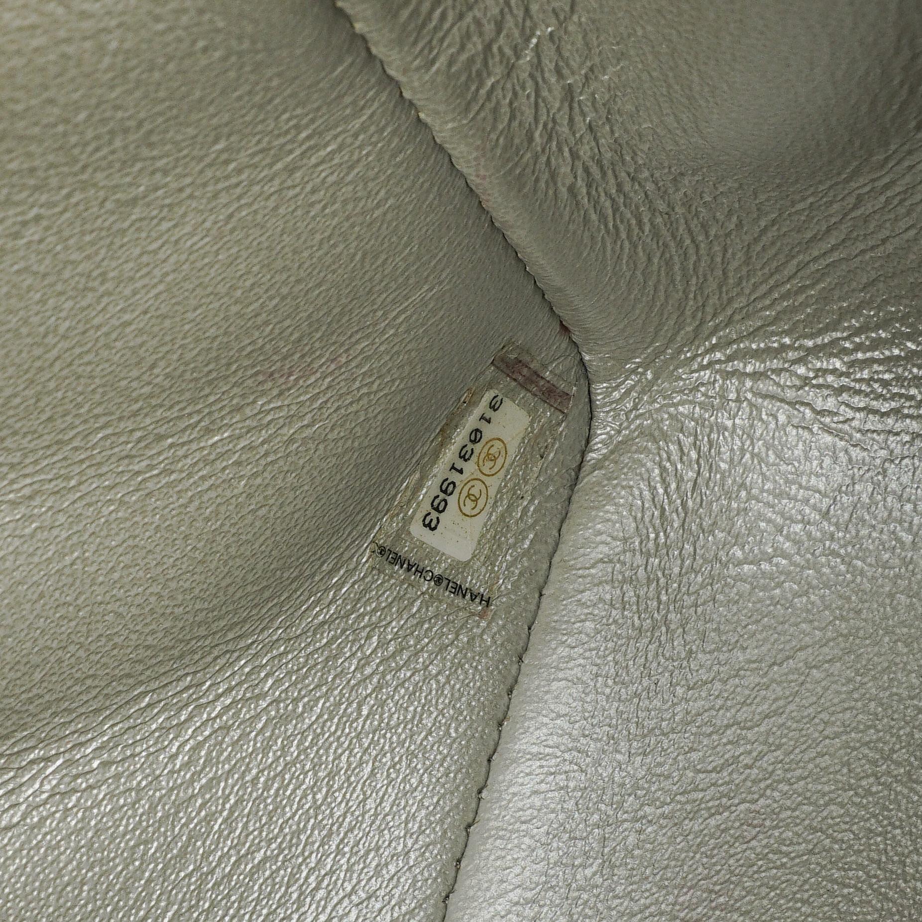 Chanel Mini Rectangular Single Flap Tasche aus metallisch silbernem gestepptem Lammleder mit silberfarbener Hardware