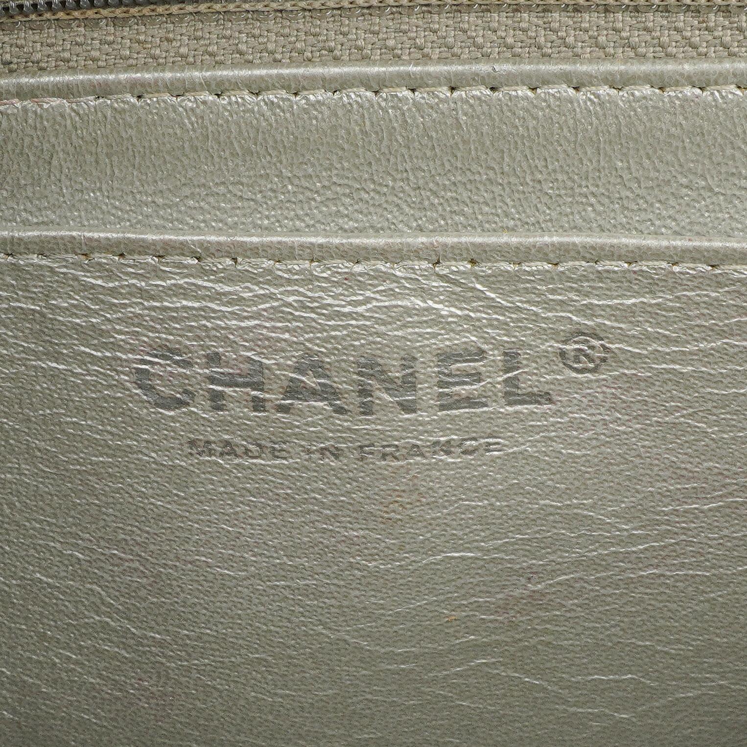 Chanel Mini Rectangular Single Flap Tasche aus metallisch silbernem gestepptem Lammleder mit silberfarbener Hardware