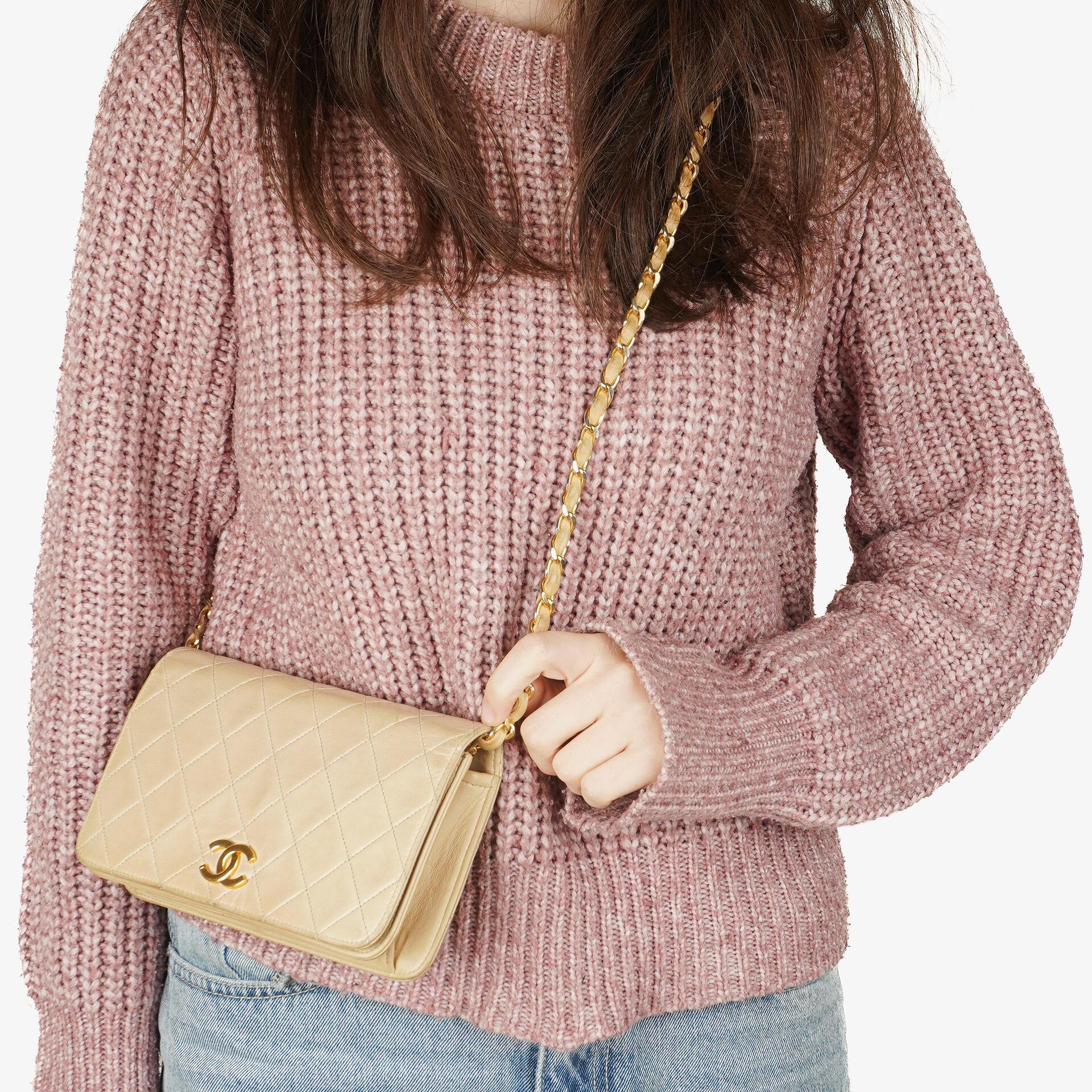 Chanel Mini Classic Beige Gepolstertes Lammleder Geldbörse mit Vollklappe und Kette WOC mit 24K vergoldeter Hardware