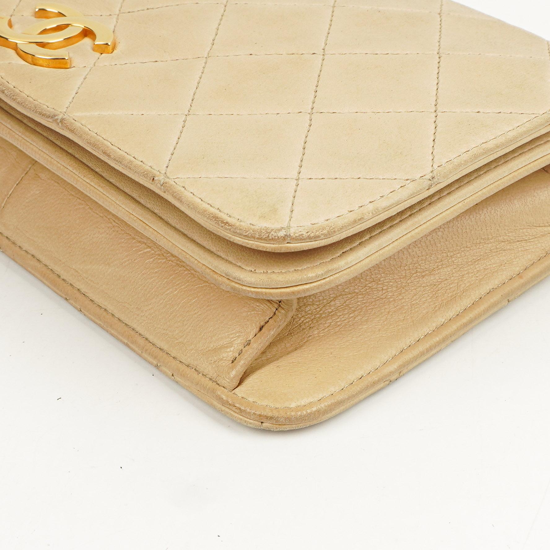 Chanel Mini Classic Beige Gepolstertes Lammleder Geldbörse mit Vollklappe und Kette WOC mit 24K vergoldeter Hardware