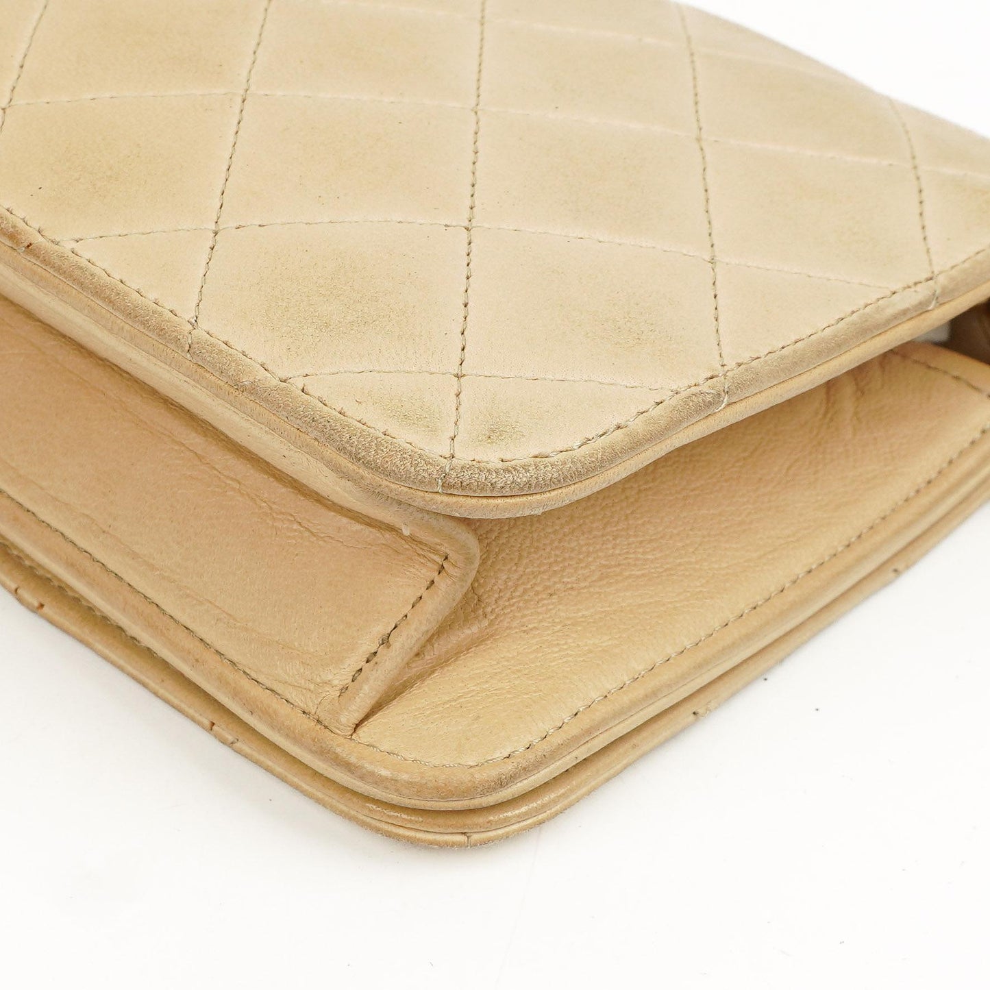 Chanel Mini Classic Beige Gepolstertes Lammleder Geldbörse mit Vollklappe und Kette WOC mit 24K vergoldeter Hardware