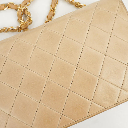 Chanel Mini Classic Beige Gepolstertes Lammleder Geldbörse mit Vollklappe und Kette WOC mit 24K vergoldeter Hardware
