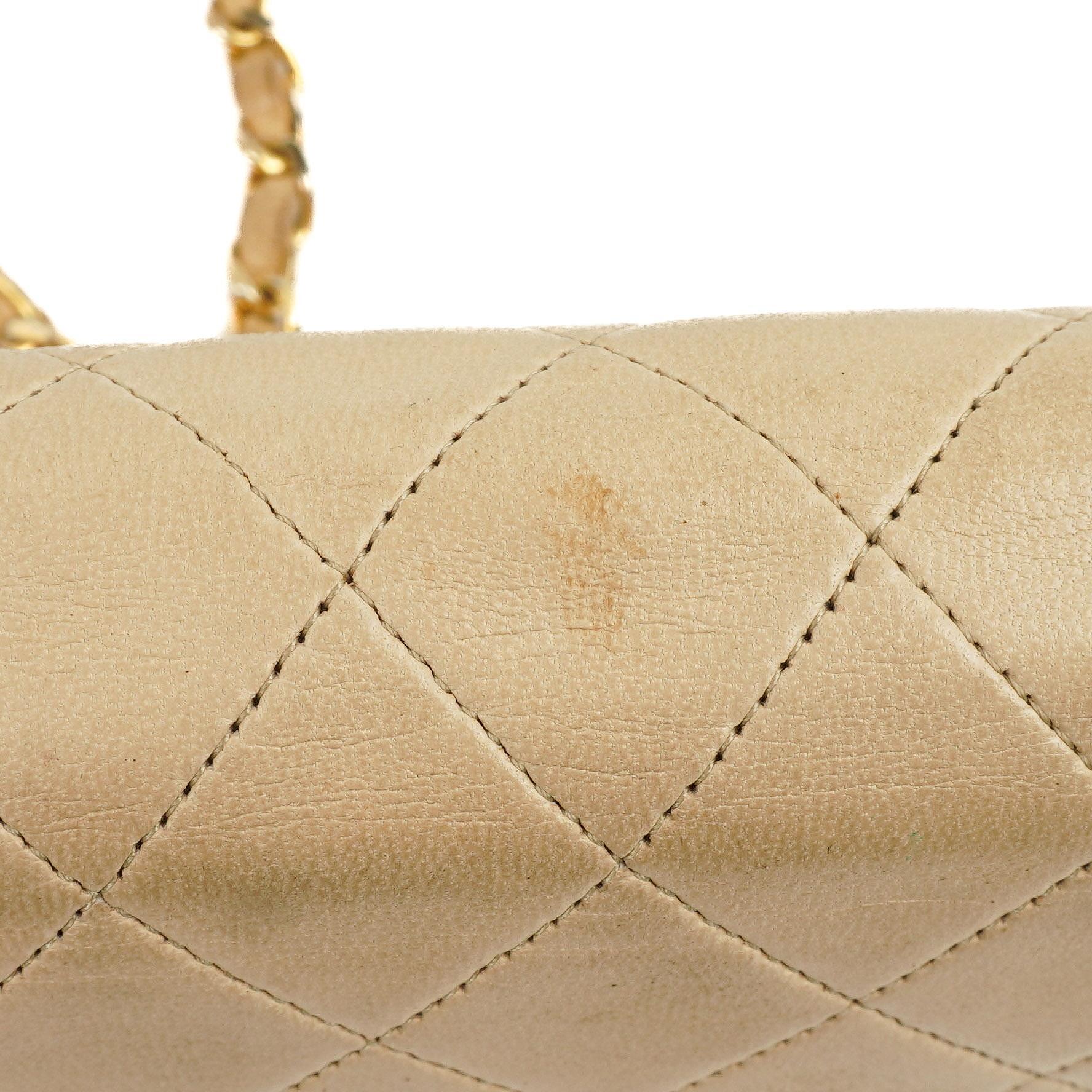 Chanel Mini Classic Beige Gepolstertes Lammleder Geldbörse mit Vollklappe und Kette WOC mit 24K vergoldeter Hardware