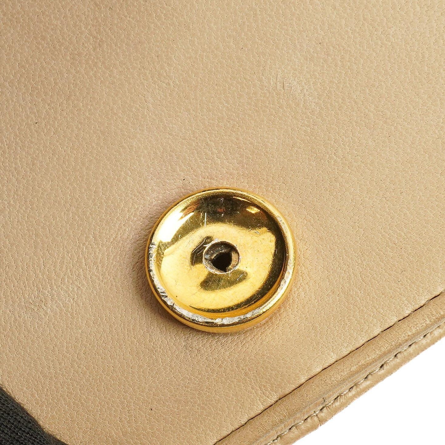 Chanel Mini Classic Beige Gepolstertes Lammleder Geldbörse mit Vollklappe und Kette WOC mit 24K vergoldeter Hardware
