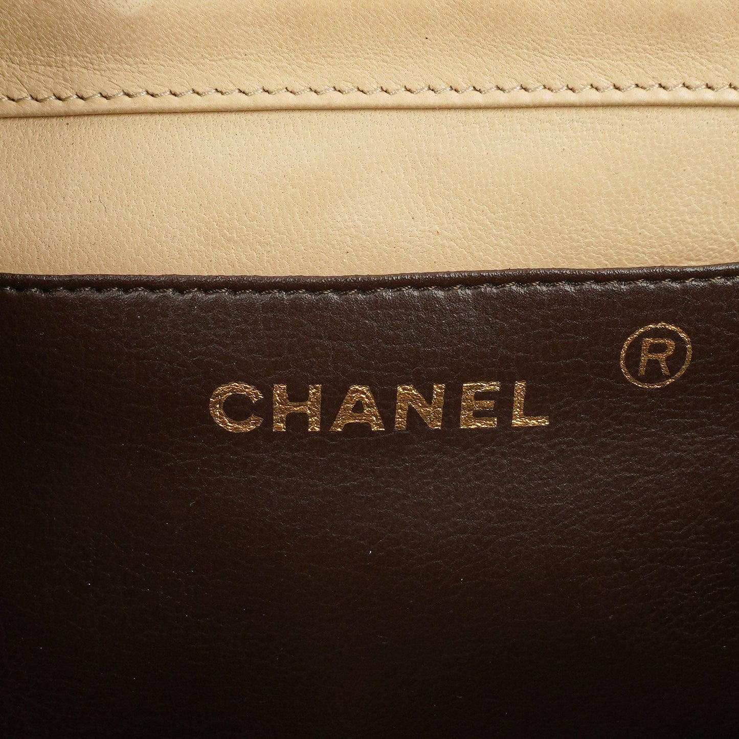 Chanel Mini Classic Beige Gepolstertes Lammleder Geldbörse mit Vollklappe und Kette WOC mit 24K vergoldeter Hardware