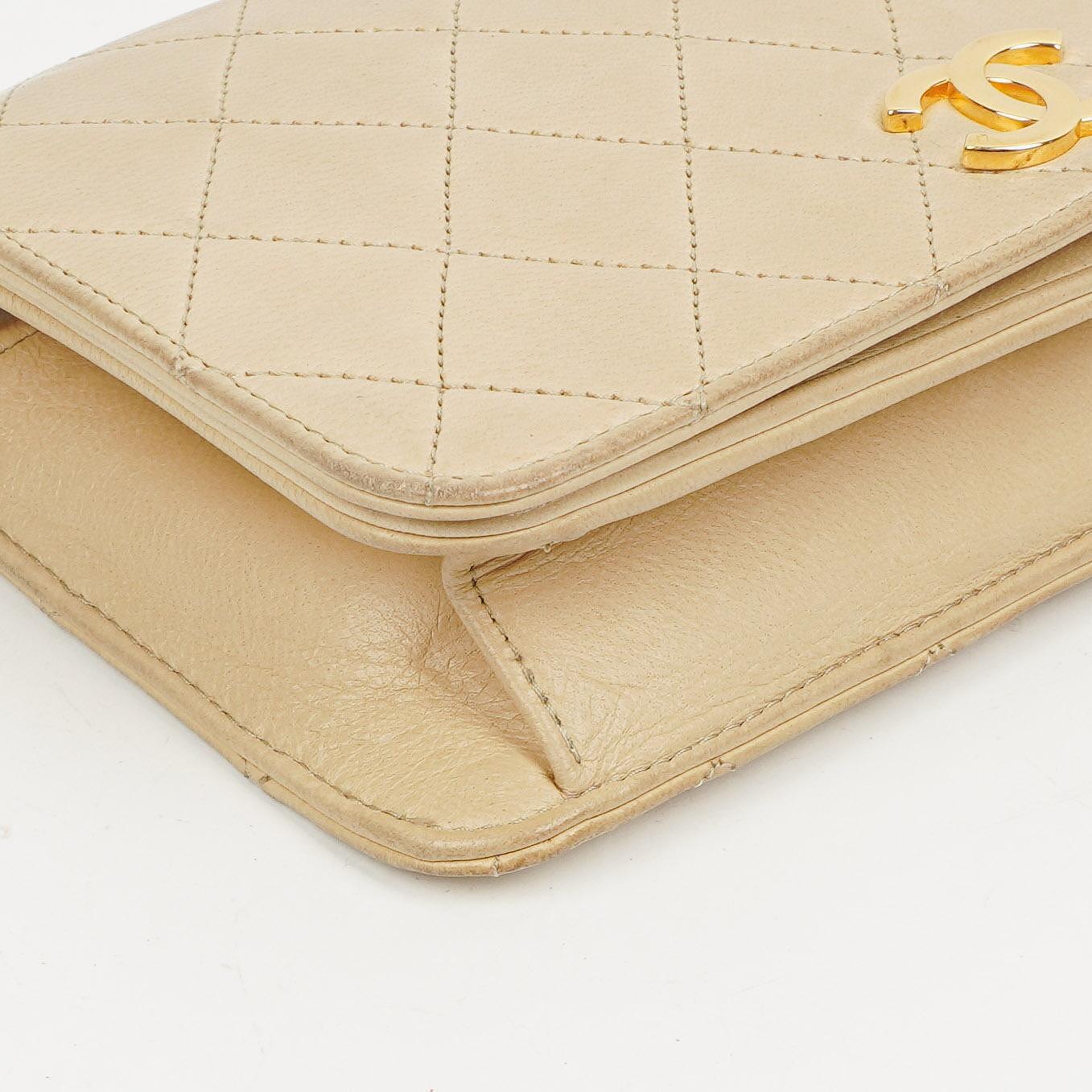 Chanel Mini Classic Beige Gequiltetes Lammleder Geldbörse mit Vollklappe und Kette WOC mit 24K vergoldeter Hardware