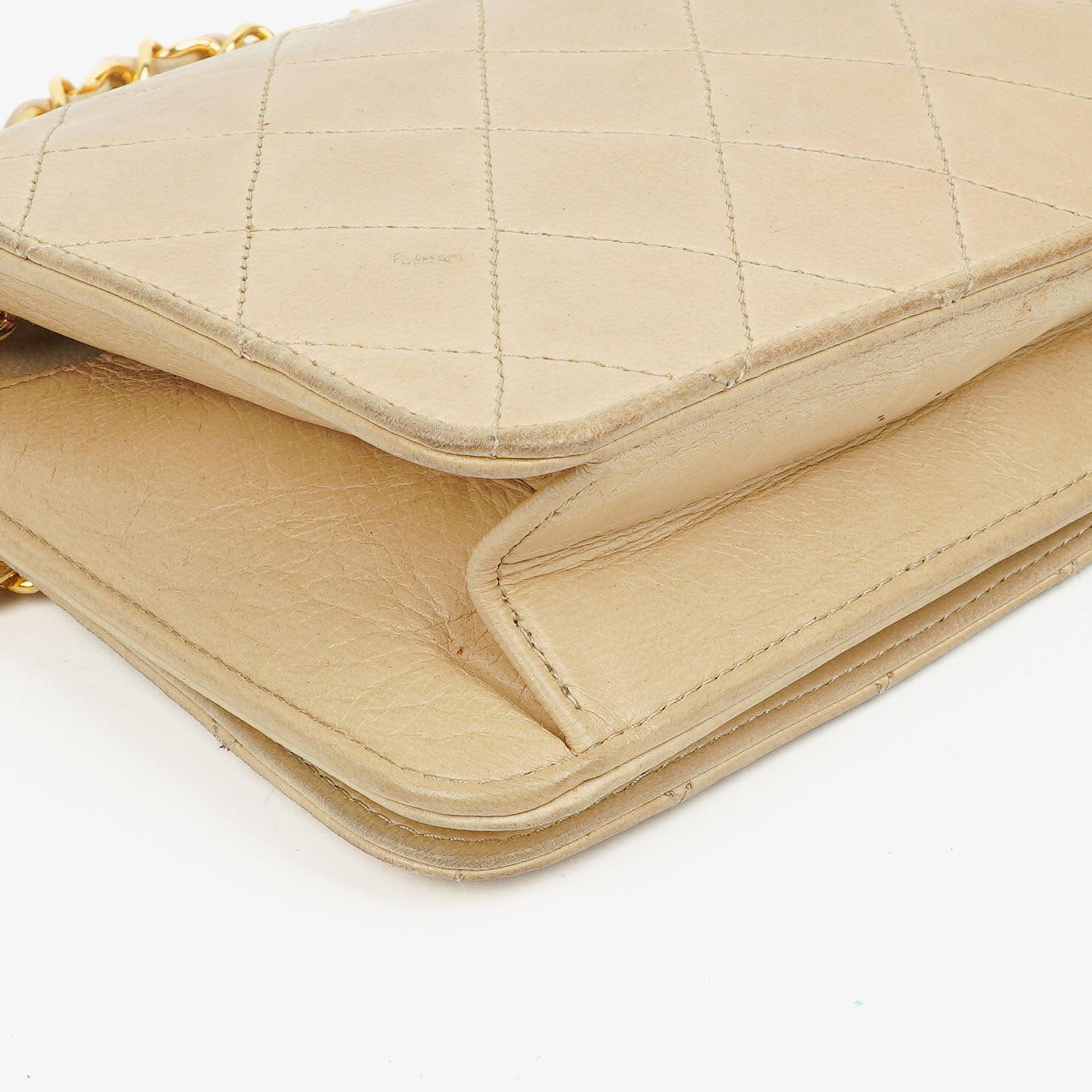 Chanel Mini Classic Beige Gequiltetes Lammleder Geldbörse mit Vollklappe und Kette WOC mit 24K vergoldeter Hardware