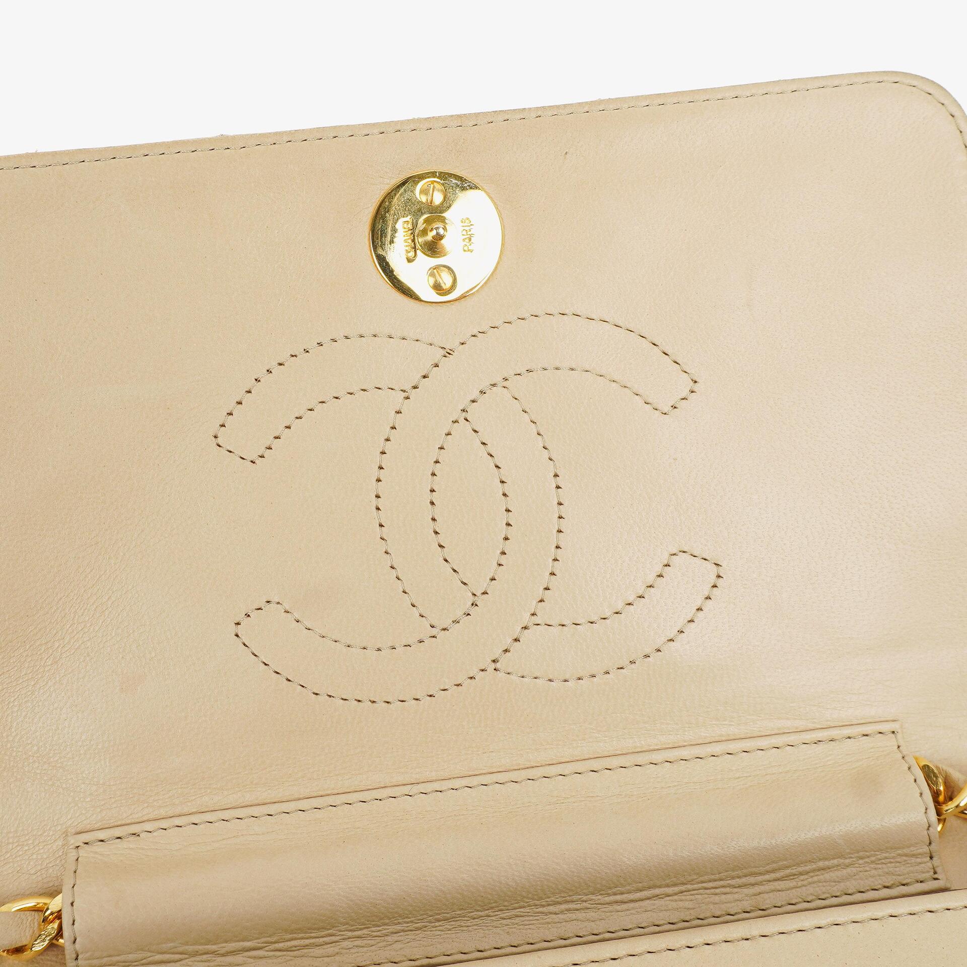 Chanel Mini Classic Beige Gequiltetes Lammleder Geldbörse mit Vollklappe und Kette WOC mit 24K vergoldeter Hardware