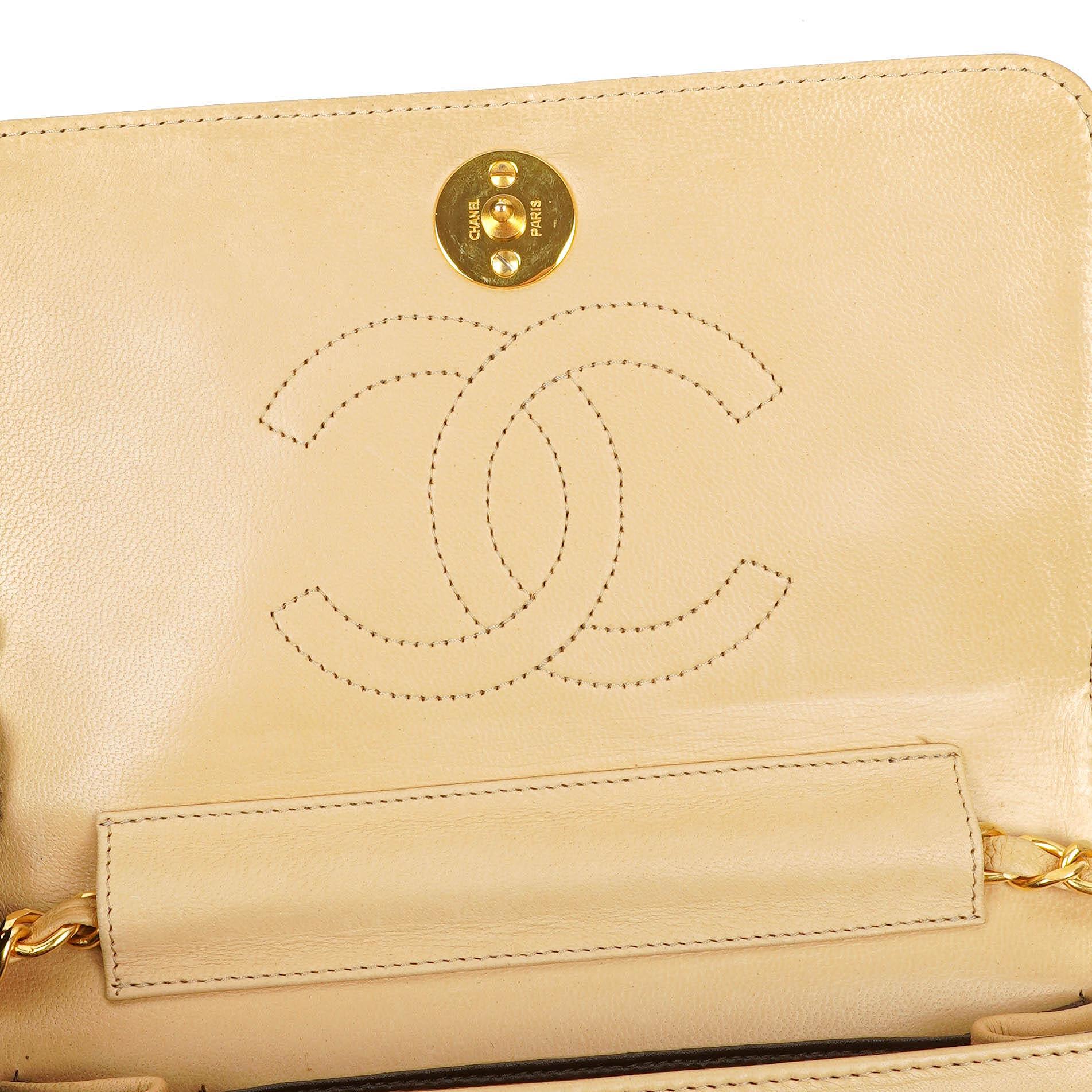 Chanel Mini Classic WOC Full Flap Geldbörse mit Kette aus beigem gestepptem Lammleder mit 24K vergoldeter Hardware
