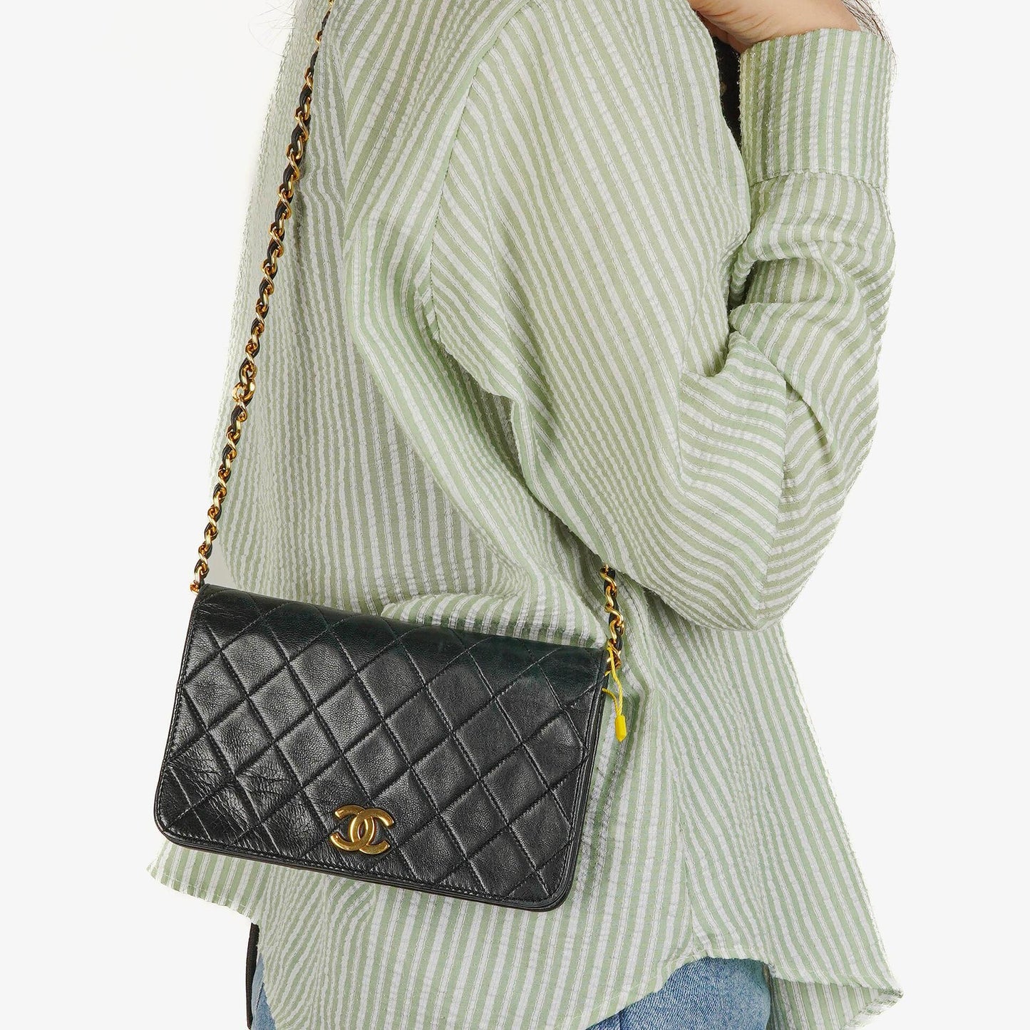 Chanel Mini Classic Full Flap Wallet on Chain aus schwarzem gestepptem Lammleder mit 24K vergoldeter Hardware
