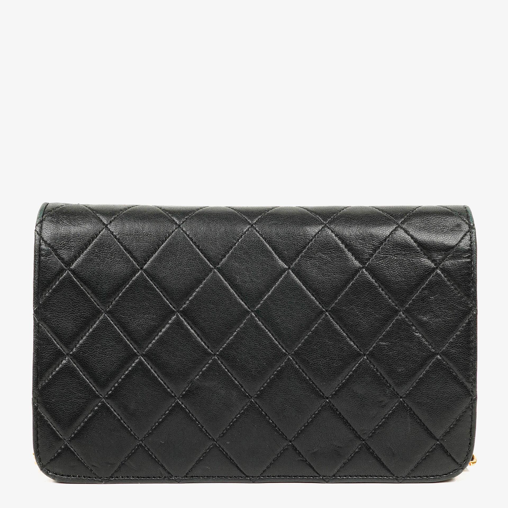 Chanel Mini Classic Full Flap Wallet on Chain aus schwarzem gestepptem Lammleder mit 24K vergoldeter Hardware