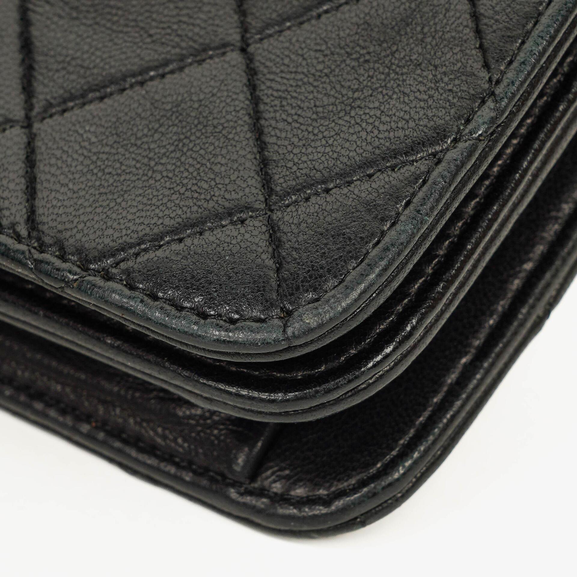 Chanel Mini Classic Full Flap Wallet on Chain aus schwarzem gestepptem Lammleder mit 24K vergoldeter Hardware