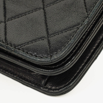 Chanel Mini Classic Full Flap Wallet on Chain aus schwarzem gestepptem Lammleder mit 24K vergoldeter Hardware