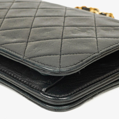 Chanel Mini Classic Full Flap Wallet on Chain aus schwarzem gestepptem Lammleder mit 24K vergoldeter Hardware