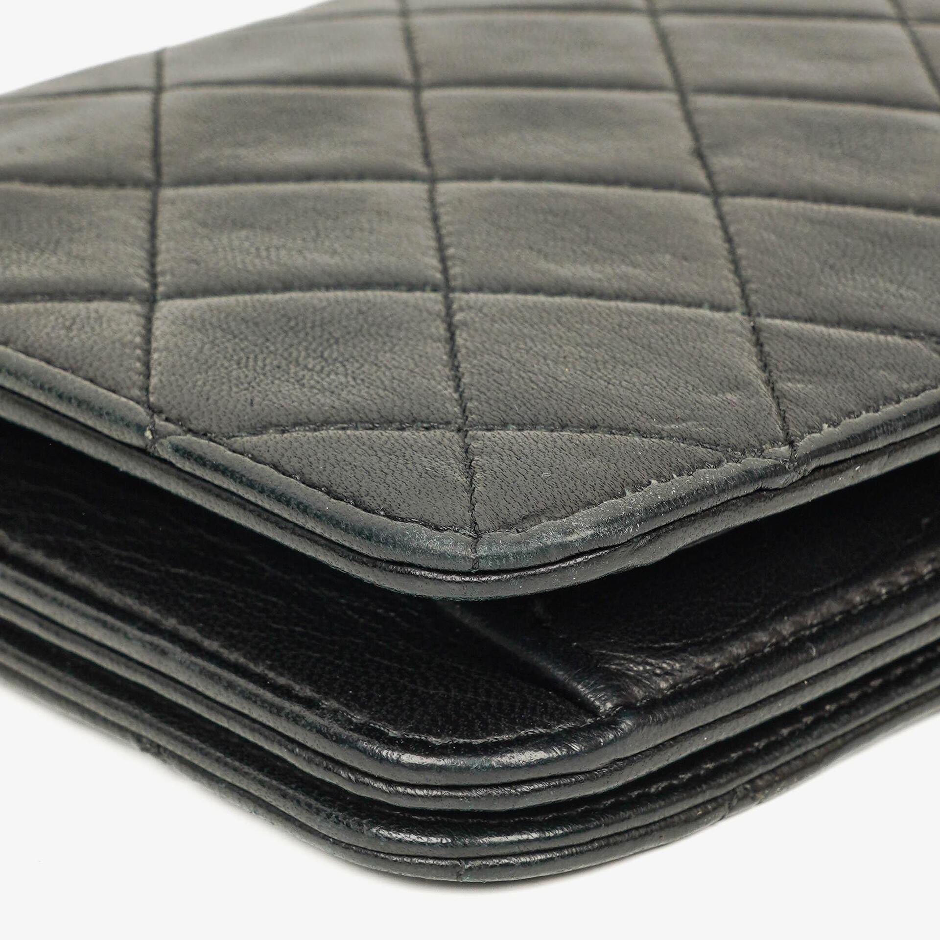 Chanel Mini Classic Full Flap Wallet on Chain aus schwarzem gestepptem Lammleder mit 24K vergoldeter Hardware