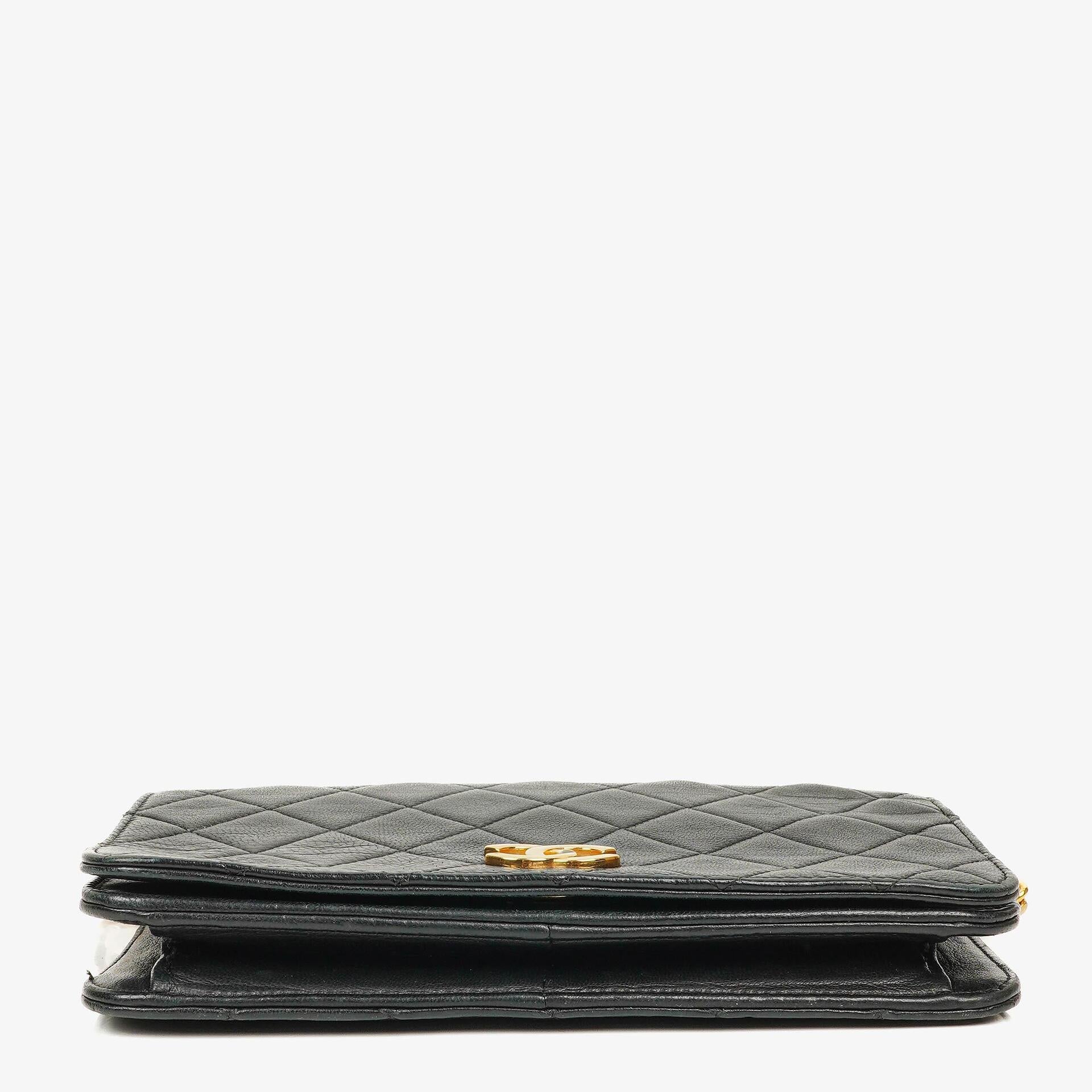 Chanel Mini Classic Full Flap Wallet on Chain aus schwarzem gestepptem Lammleder mit 24K vergoldeter Hardware